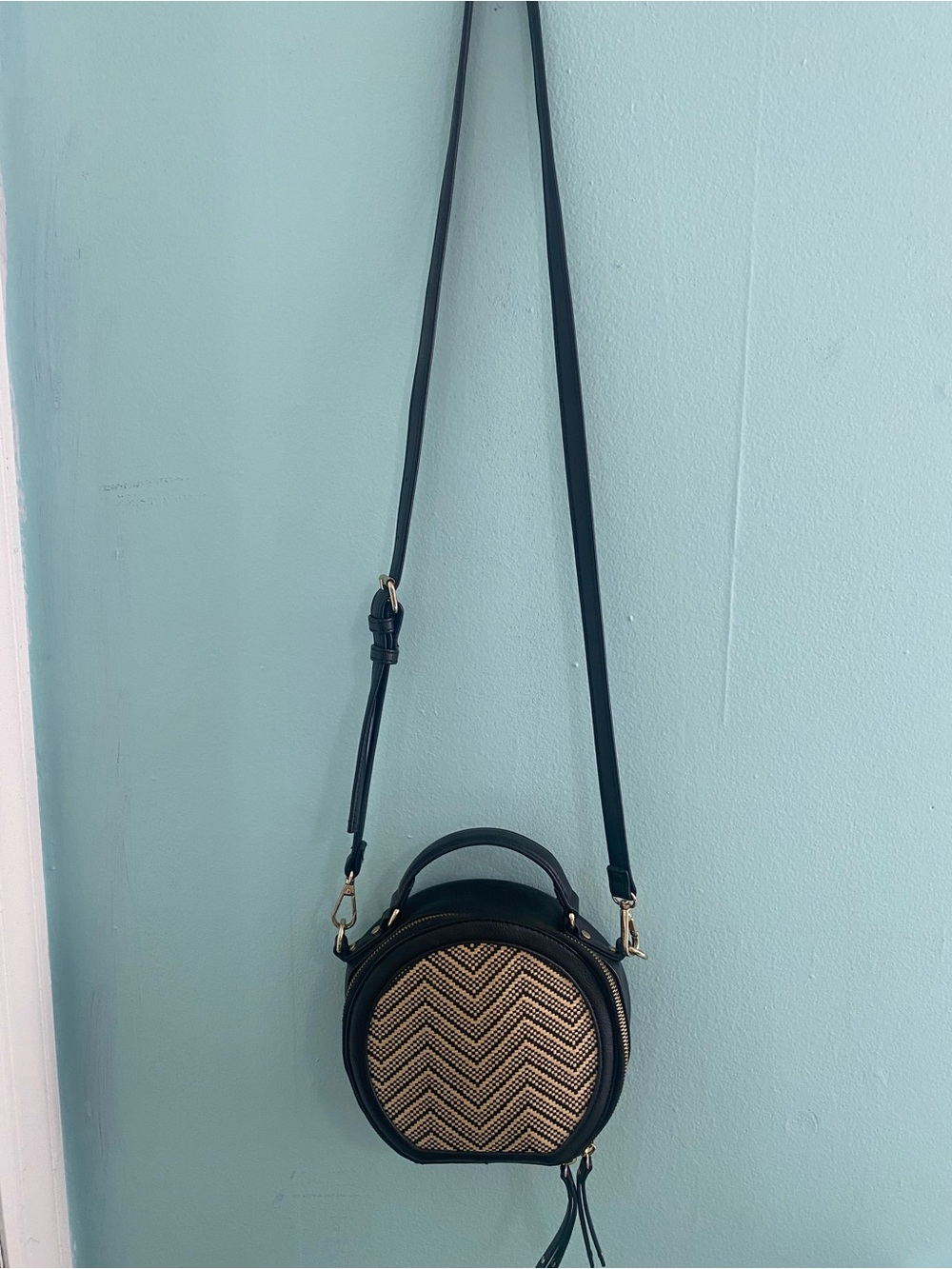 Kelly & Katie Black and Natural Round Woven Crossbody Bag